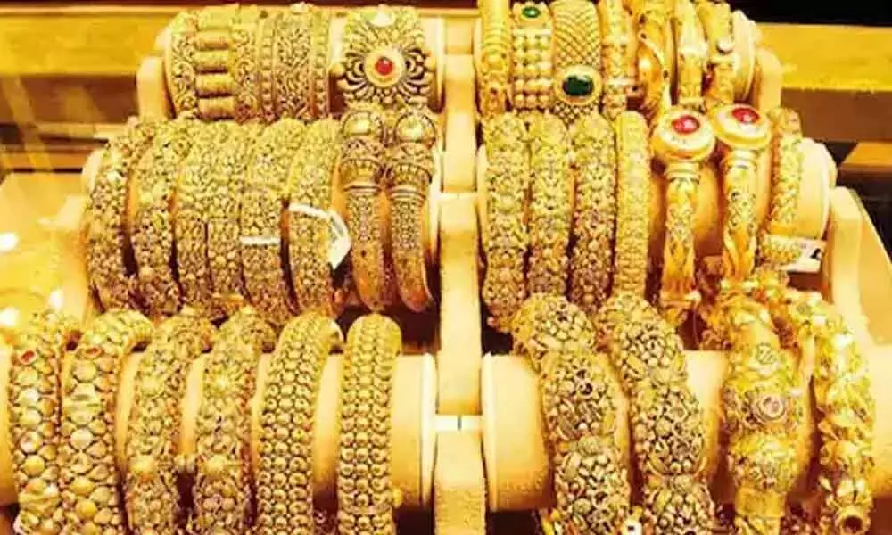 Gold rate in India decreases by Rs 340 for 24 carat and 22 carat today