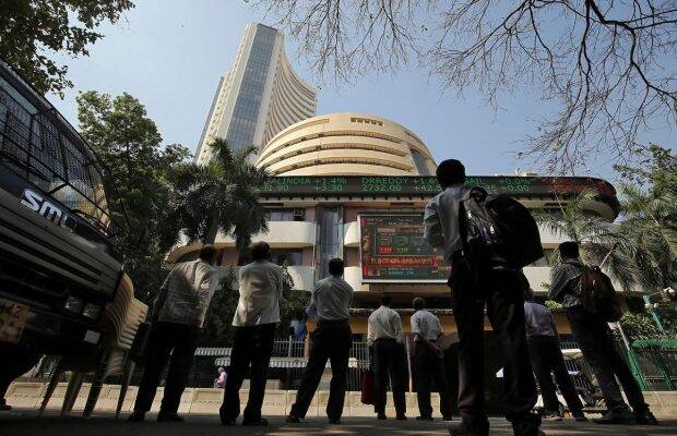 Closing Bell: Nifty ends around 17,400, Sensex up 214 pts; IT stocks gain