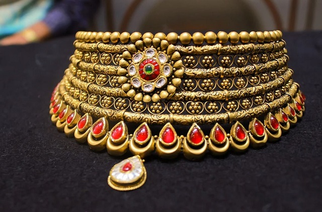 Gold rate in India decreases by Rs 280 for 24 carat and 22 carat today