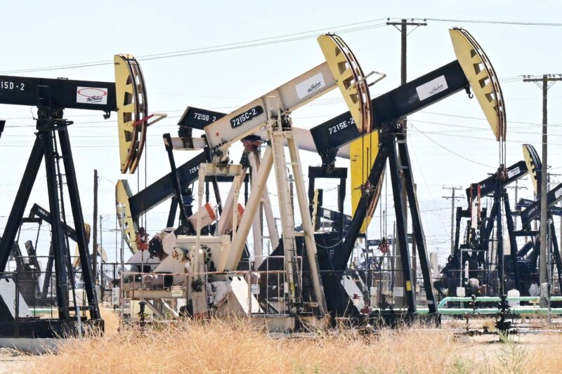 Oil settles up 5% as further interest rate hikes loom