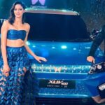 Mahindra XUV400 EV arrives at dealerships – Test drives .