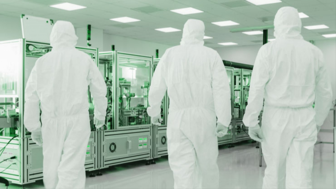 Cleanroom uniform program